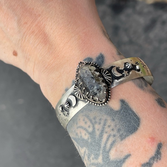 Tibetan Quartz Cuff Star Native - Picture 4 of 6